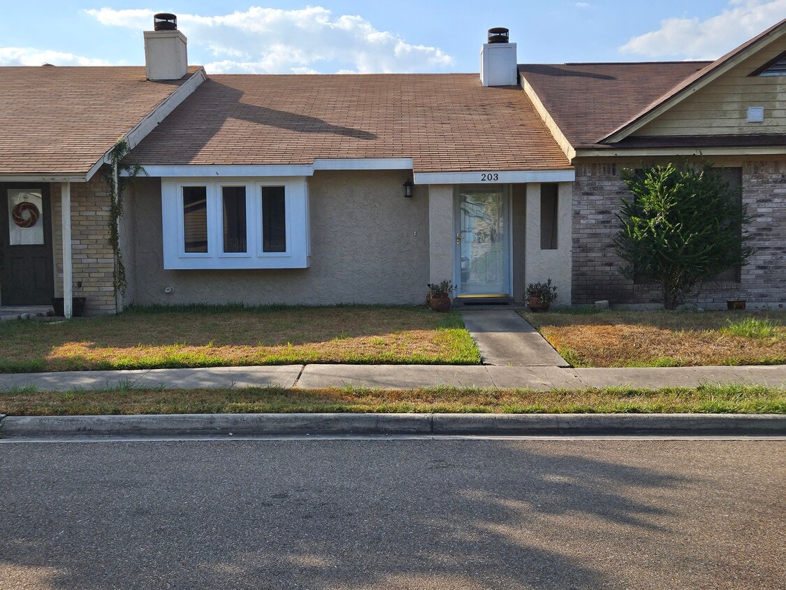 203 Chantilly St, Victoria, TX 77904 Townhome Rentals in Victoria TX