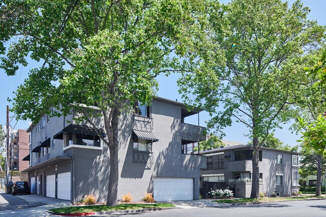 Foto del edificio - 9725 Charleville Blvd