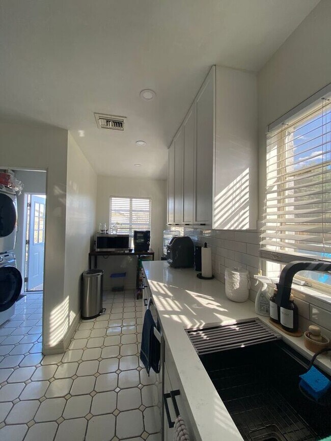 Foto del edificio - Gorgeous 3 bedroom 1 bath in Historic Coro...