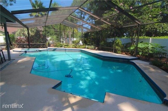 Building Photo - 3 br, 2 bath House - 4303 Middle Lake Dr