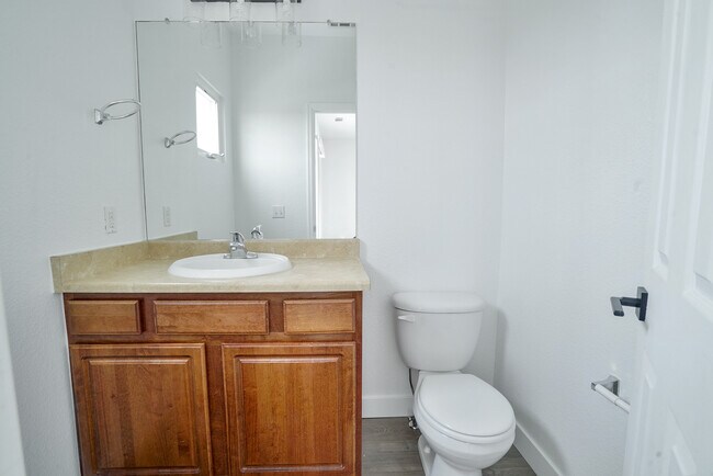 Foto del edificio - 8751 Pearl St