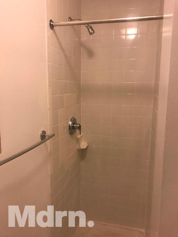 Building Photo - 453 E 78th St