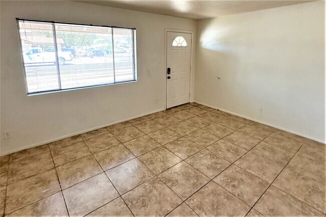 Foto del edificio - 15225 N 25th Pl