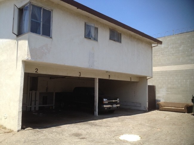 Foto del edificio - 210 N Eucalyptus Ave