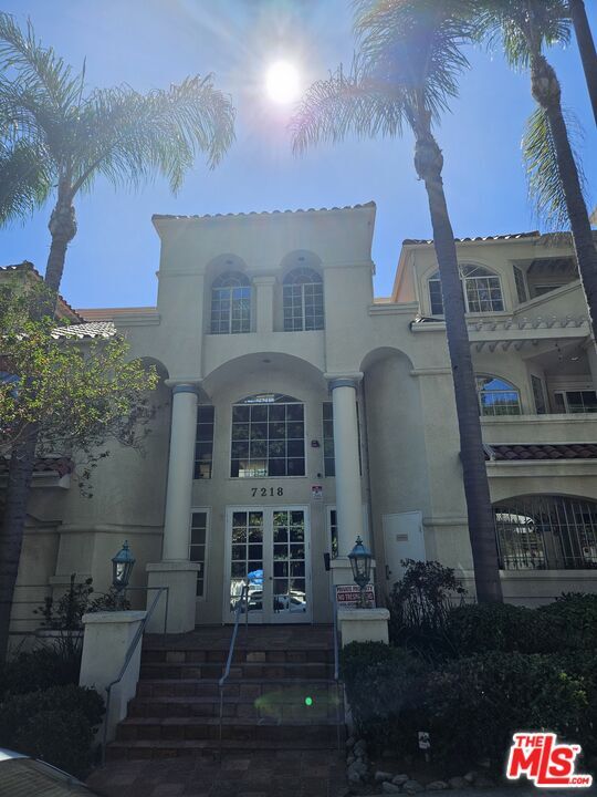Foto principal - 7218 Hillside Ave
