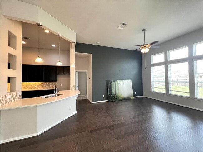 Building Photo - 613 Palmilla St