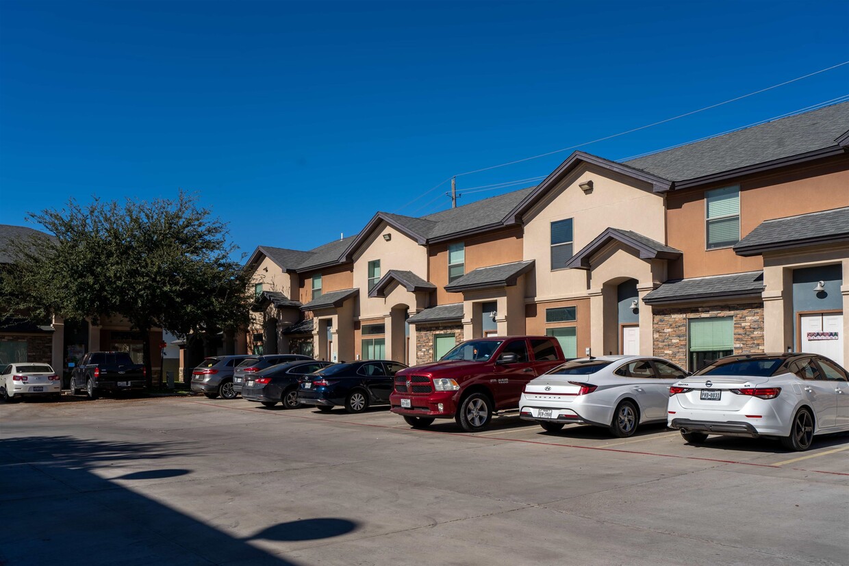 Primary Photo - 1014 Monaco Blvd