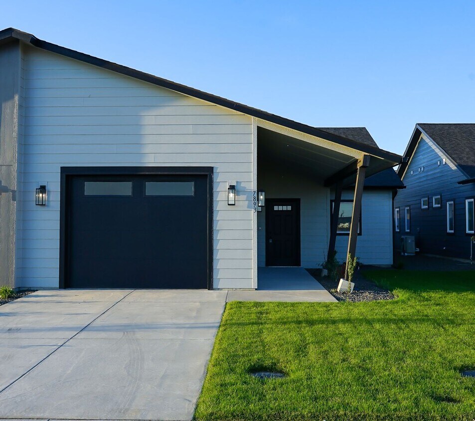 Foto principal - Just completed 2 Bedroom 2 Bath in Coeur d...