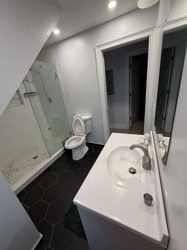 Foto del edificio - 12 Chestnut Ave