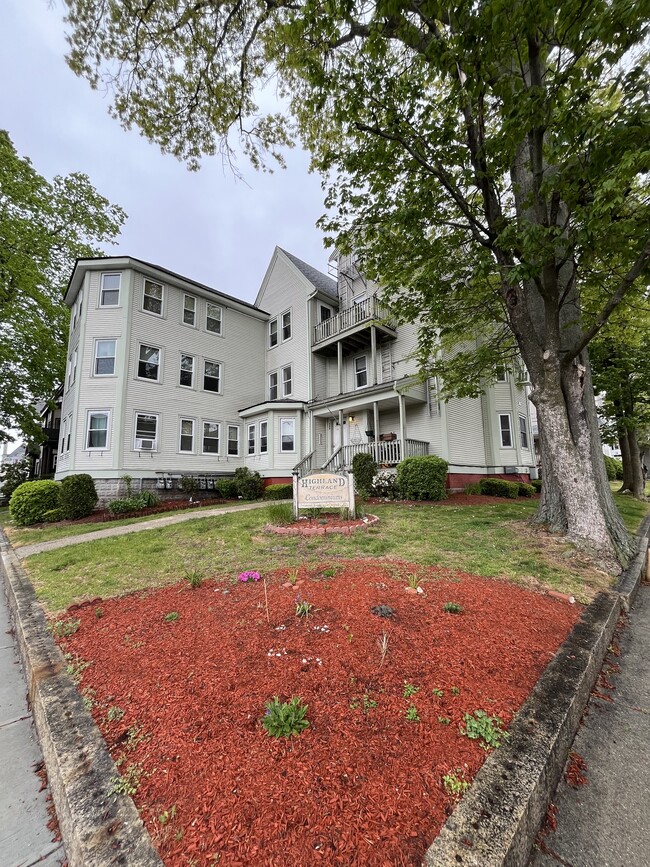 Building Photo - 540 Cherry St