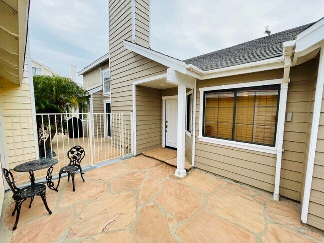 Building Photo - 6880 Seaspray Ln