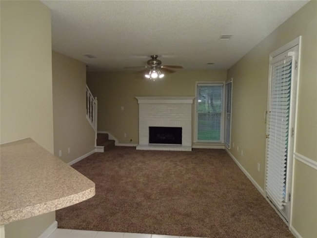 Building Photo - 285 Thornbush Ln