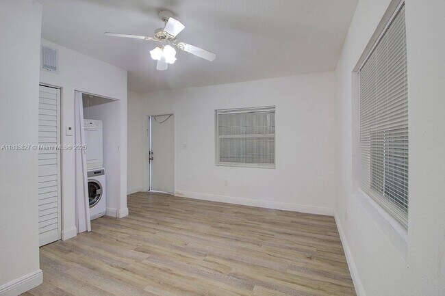 Foto del edificio - 8329 NW 5th Ave