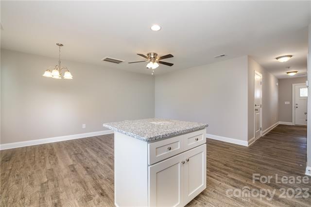 Foto del edificio - 440 F W St