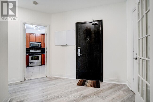 Building Photo - 90 Absolute Ave