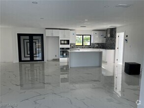 Building Photo - 5313 Bayview Ct