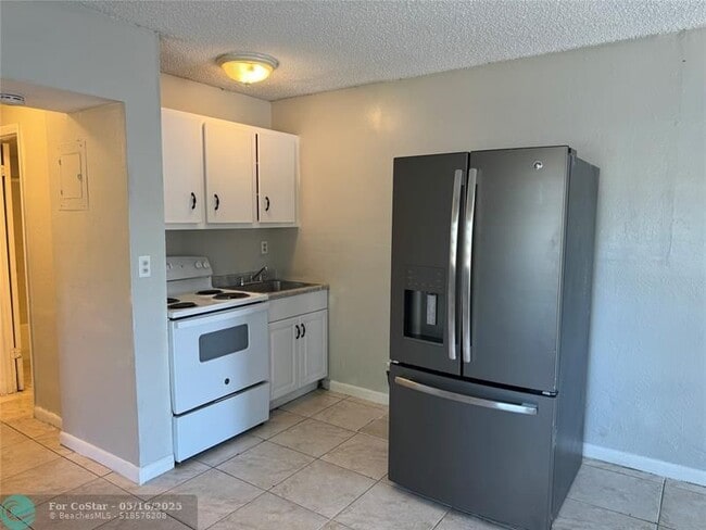 Building Photo - 5301 NW 18th Pl