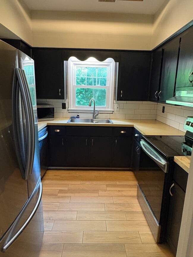 Foto del edificio - 3104 Woodley Terrace