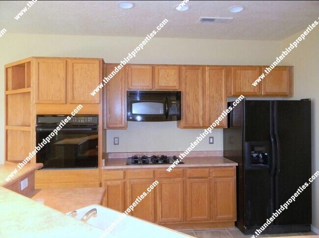 Building Photo - NE Heights Beauty with 2 master suites