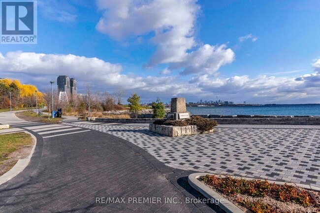 Building Photo - 1 Palace Pier Ct