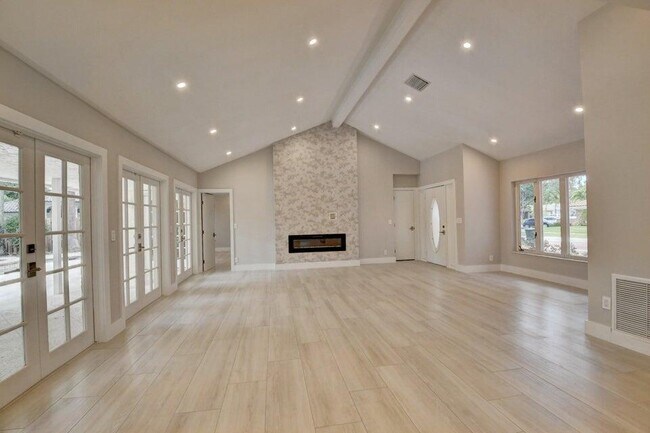 Building Photo - 6813 Viento Way