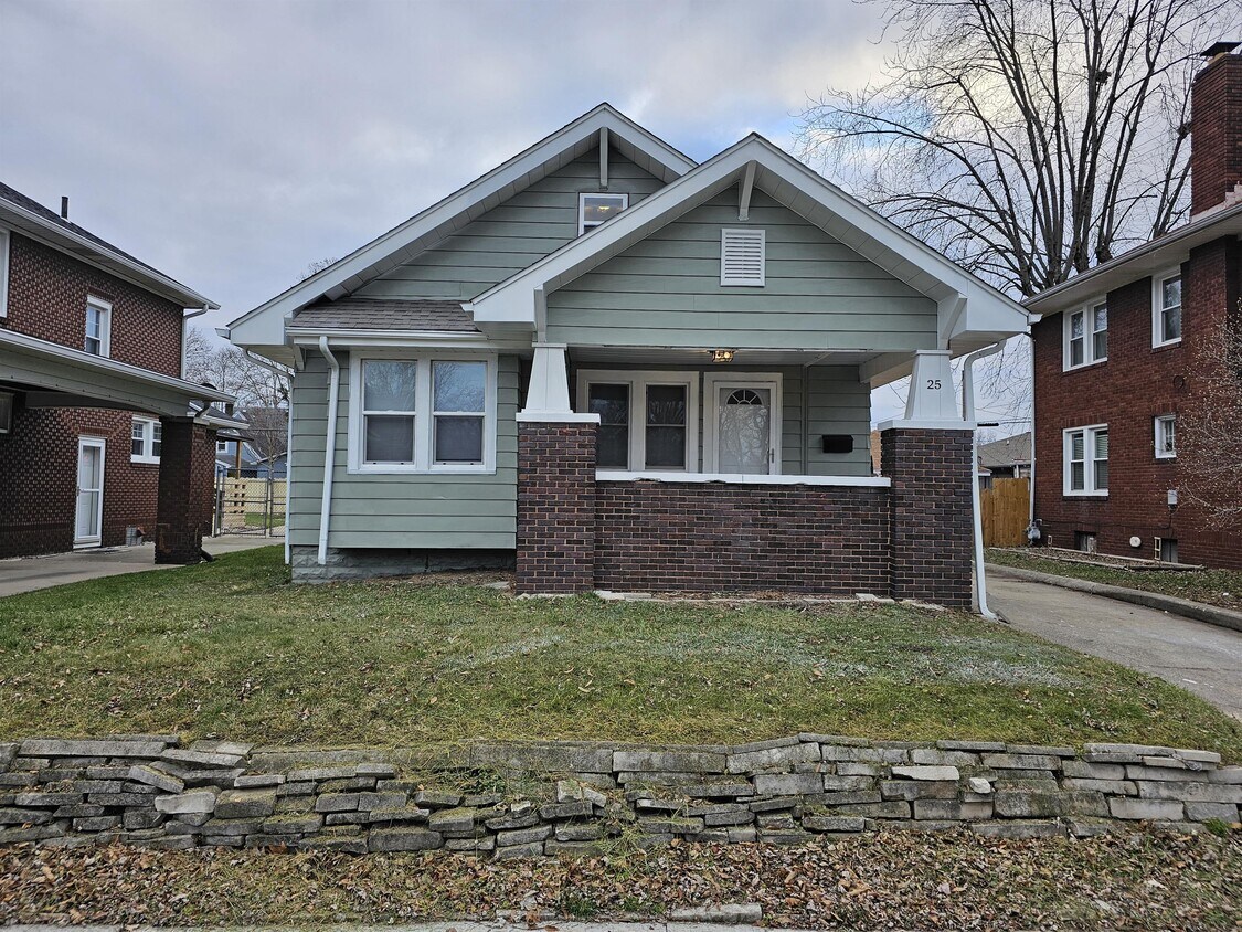 Primary Photo - 25 Barton Ave