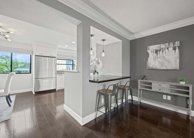 Building Photo - Immaculate 3 Bedroom 2.5 Bath Condominium ...