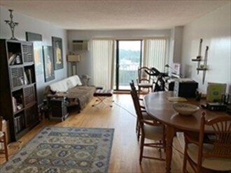 Foto del edificio - 141 Coolidge Ave