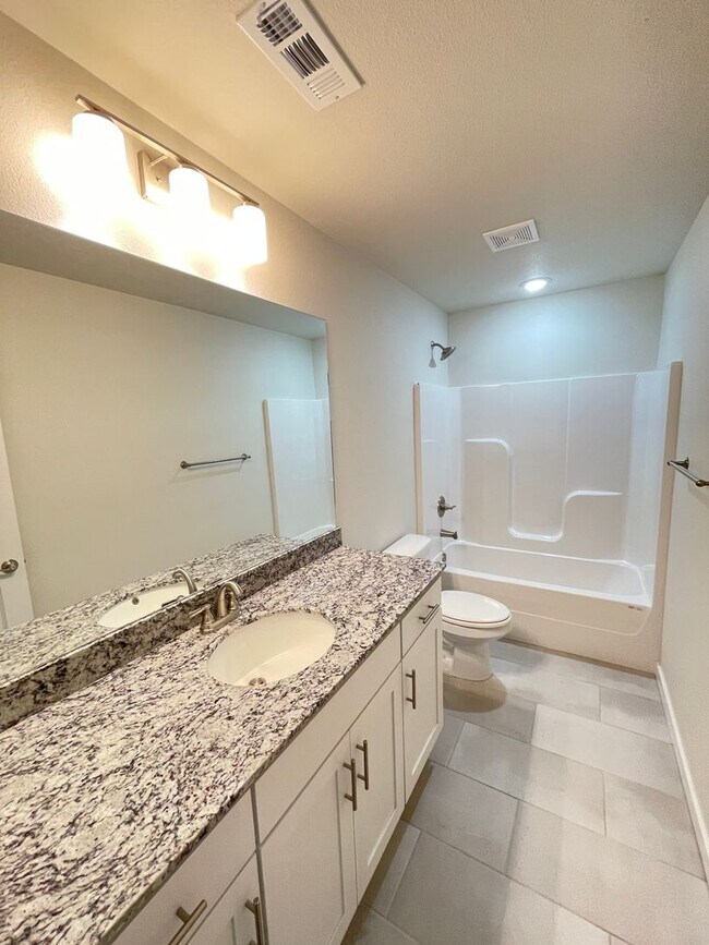 Foto del edificio - Brand New Construction 4 bedroom 2 bath