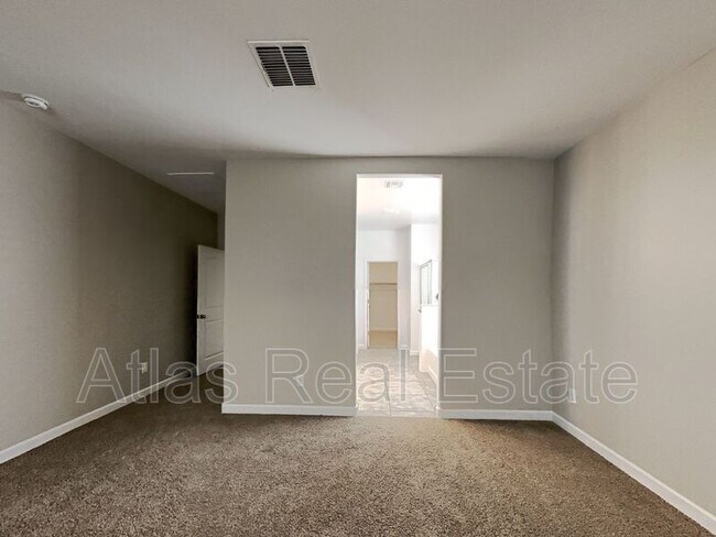 Foto del edificio - 30388 W Amelia Ave