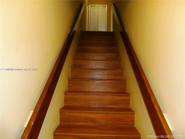 Foto del edificio - 950 SW 104th Ct