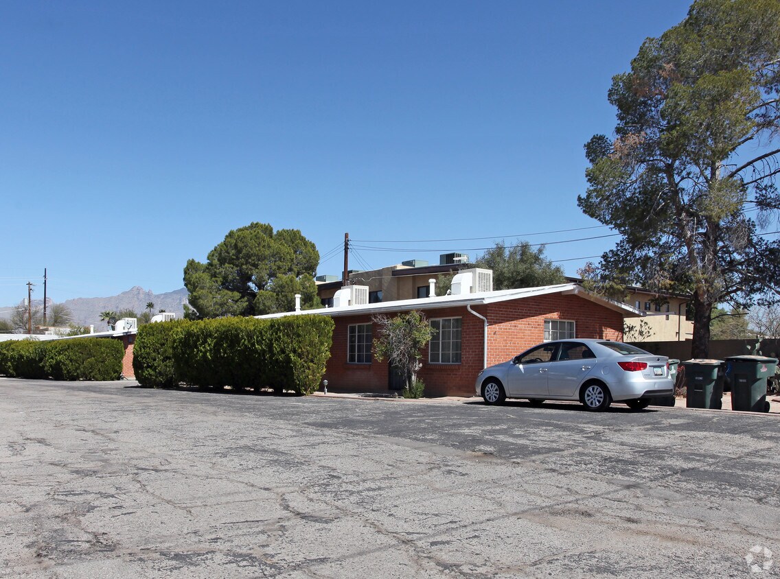 Foto principal - 1725-1733 E Hedrick Dr