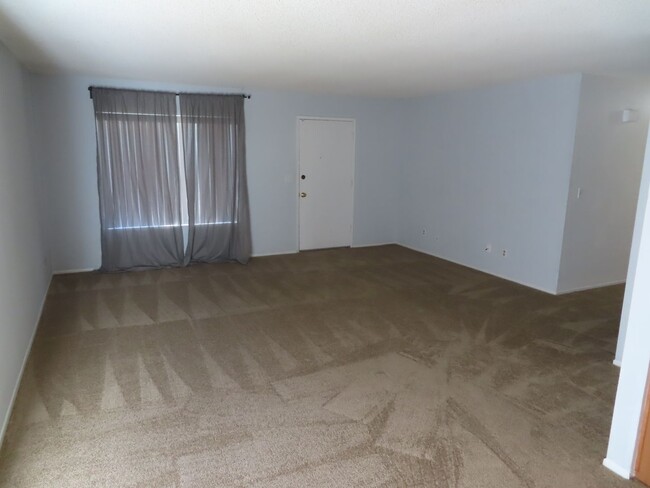 Foto del edificio - Three Bedroom Condo in Rancho Penasquitos