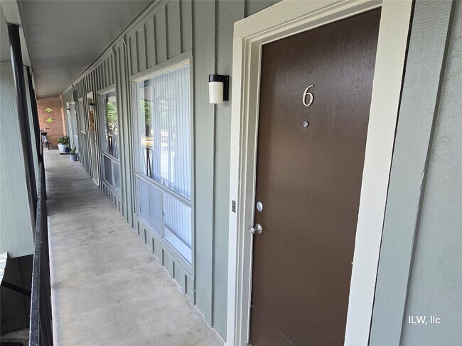 Building Photo - 8818 Ilona Ln