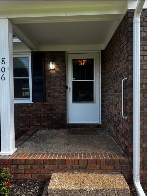 Foto del edificio - 806 Lois Ln