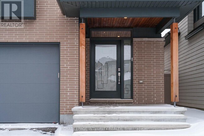 Photo du bâtiment - 899 Ralph Hennessy Ave