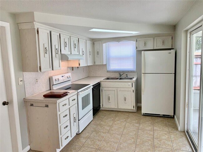 Foto del edificio - 3335 Coldwell Dr