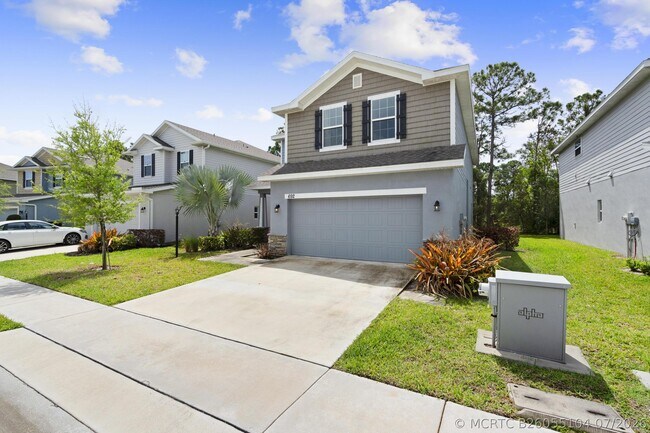 Building Photo - 692 NE Turtleback Trail