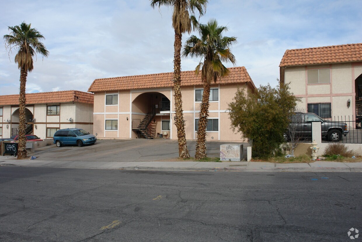 Building Photo - 6945 Mendon Ln