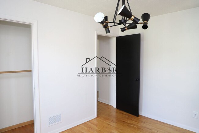 Foto del edificio - 406 18th Ave SW