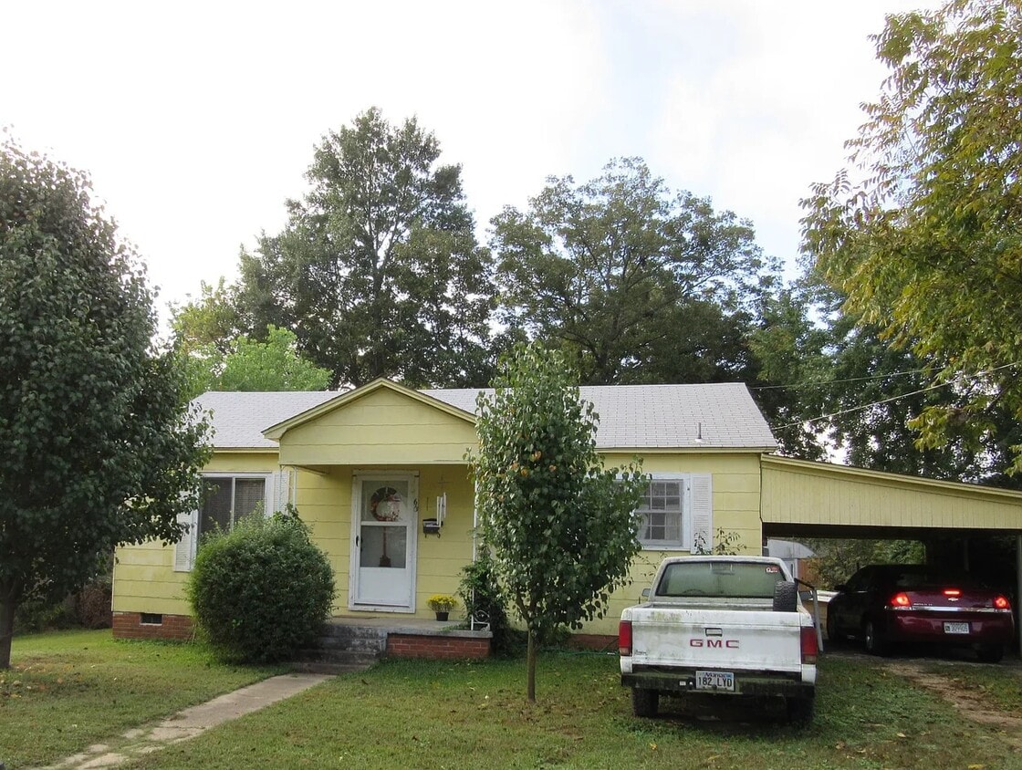 Building Photo - 613 E McNeil