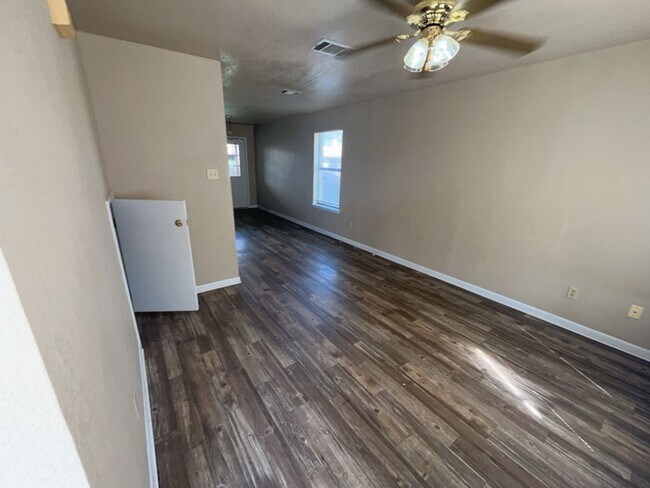 Foto del edificio - 1201 Monroe Loop