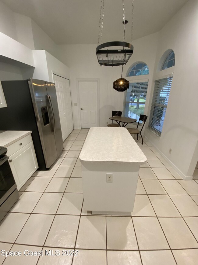 Building Photo - 2071 12 Oaks Dr SE