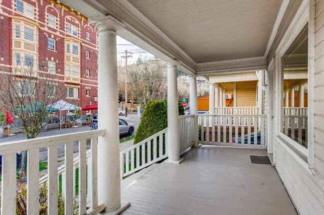 Building Photo - 2273 NW Hoyt St