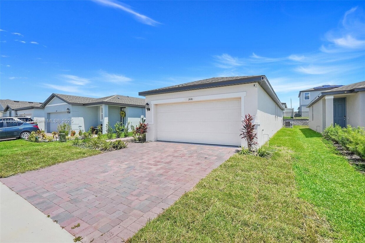 Primary Photo - 1441 Sea Glass Rd