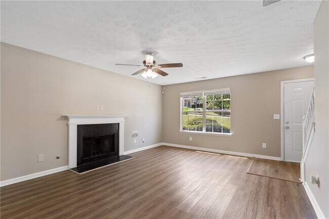 Foto del edificio - 3228 Diamond Blf