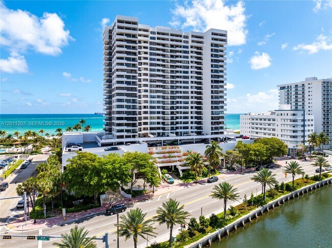 Foto del edificio - 2555 Collins Ave