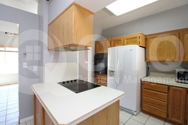 Foto del edificio - 1502 W Helena Dr