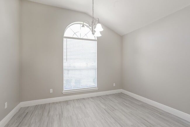 Building Photo - 25235 Clover Ranch Dr