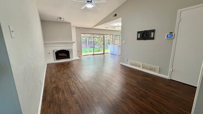 Foto del edificio - 1803 Redbud Cir